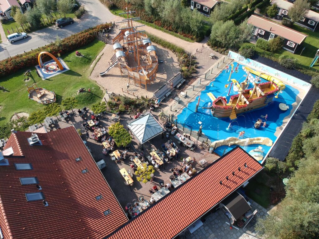 VOC_Schip, de brasserie en andere speeltoestellen